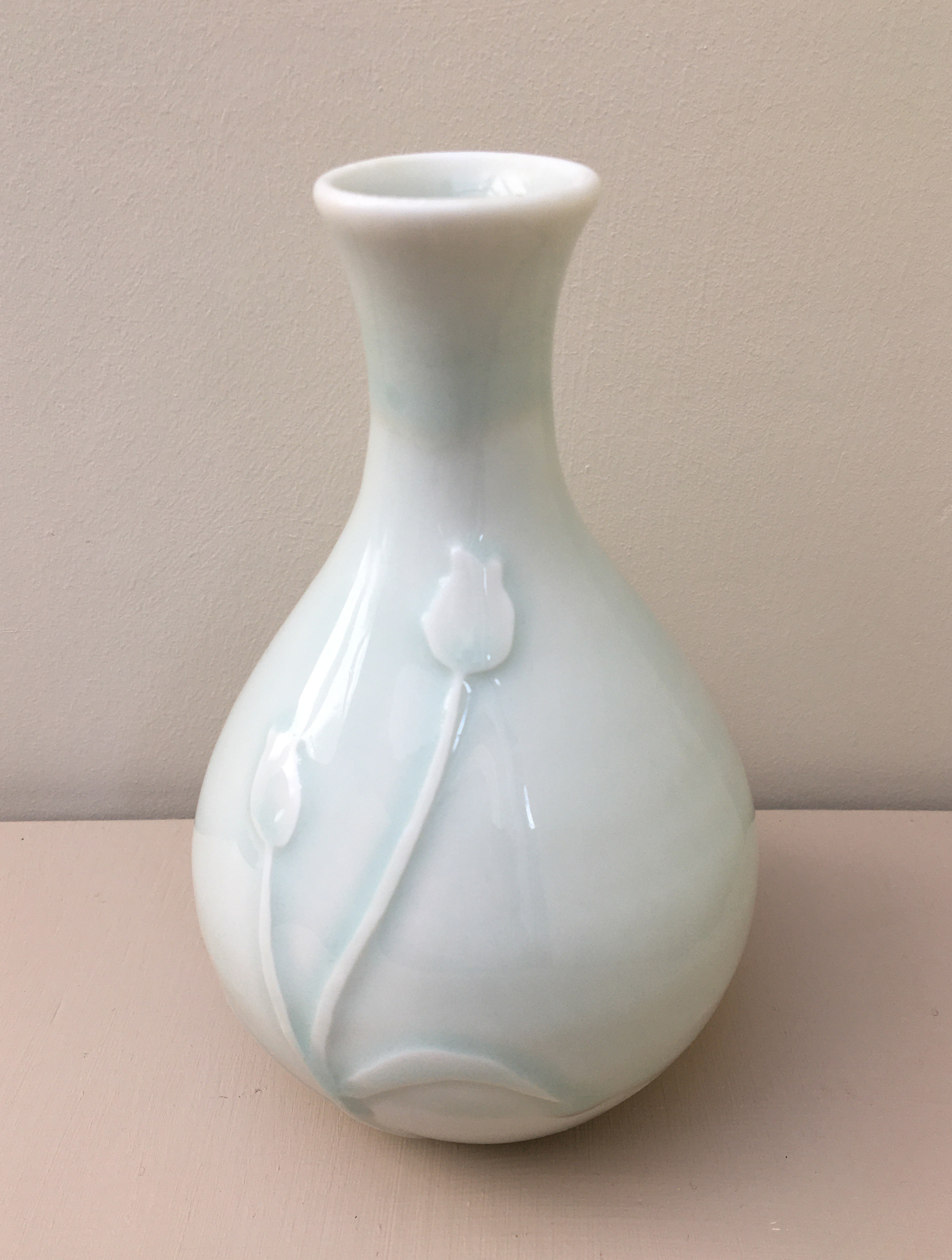 BJ Porcelain bottle vase with campion flower decoration 