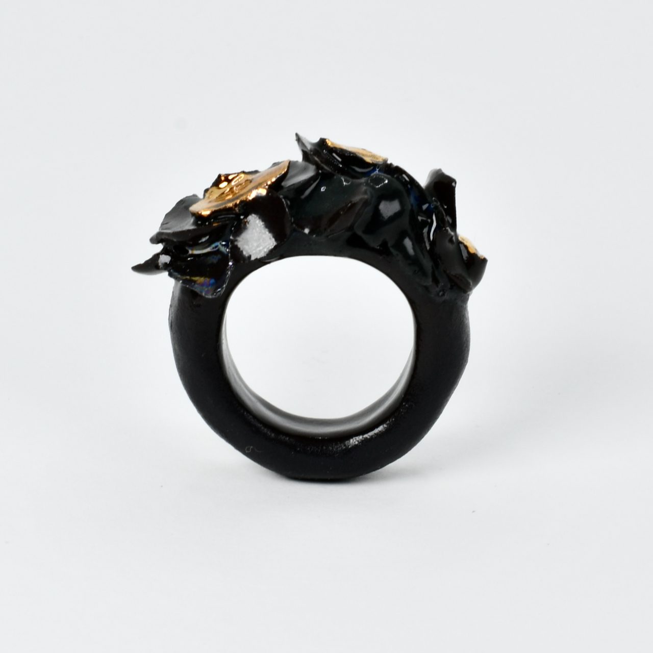 Black porcelain ring RUAPEHU