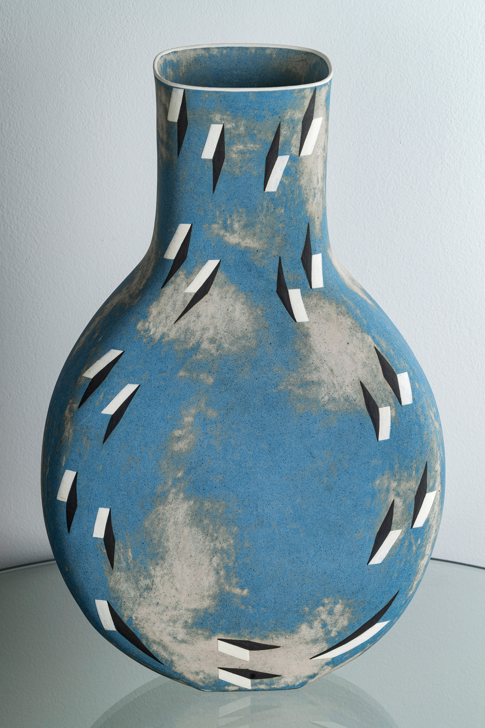 35_Elizabeth Fritsch 'Skytime Vase IV'