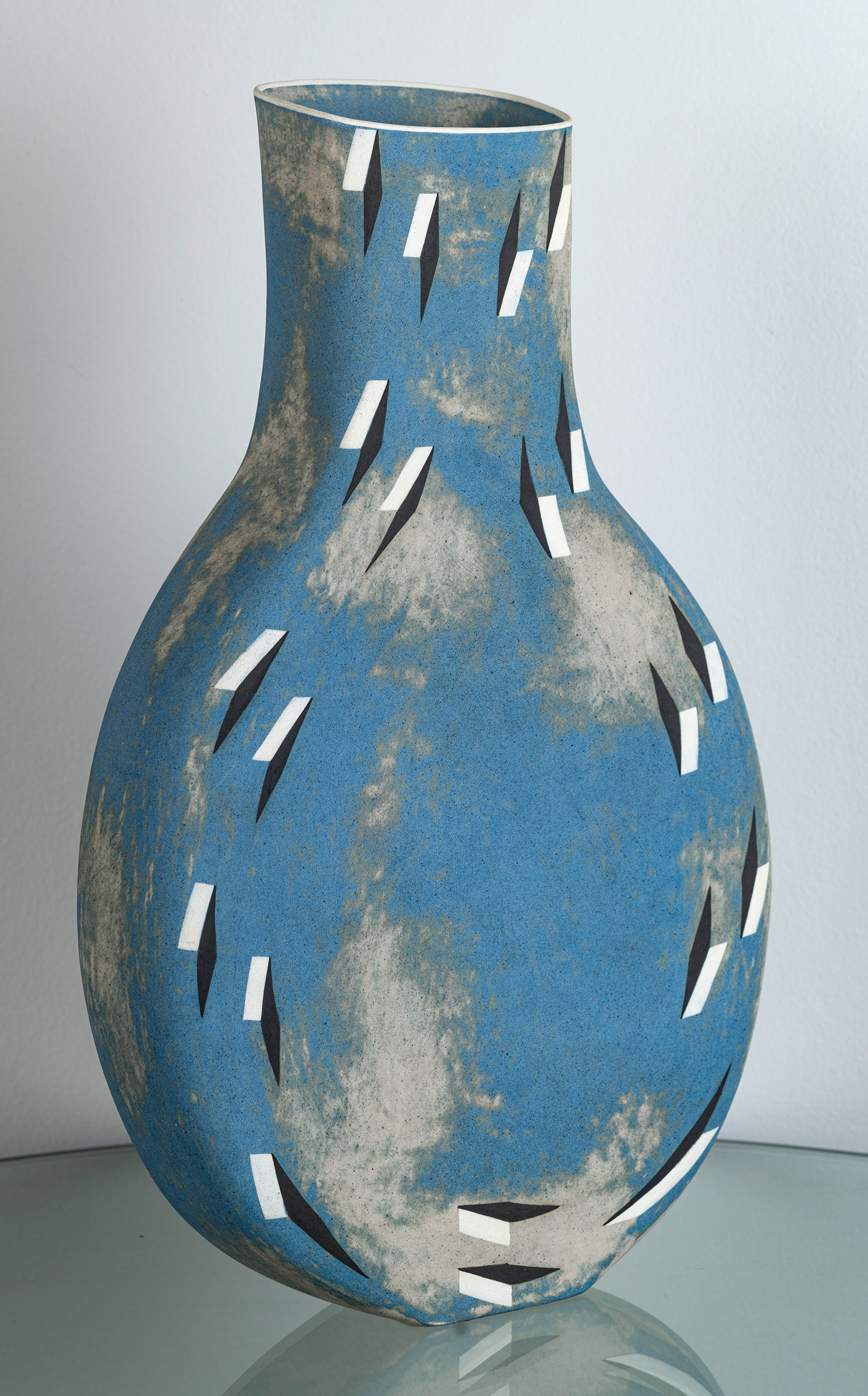 35_Elizabeth Fritsch 'Skytime Vase IV' alt